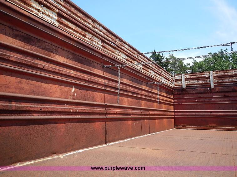 image for item I3558 1979 Ford F700 grain truck