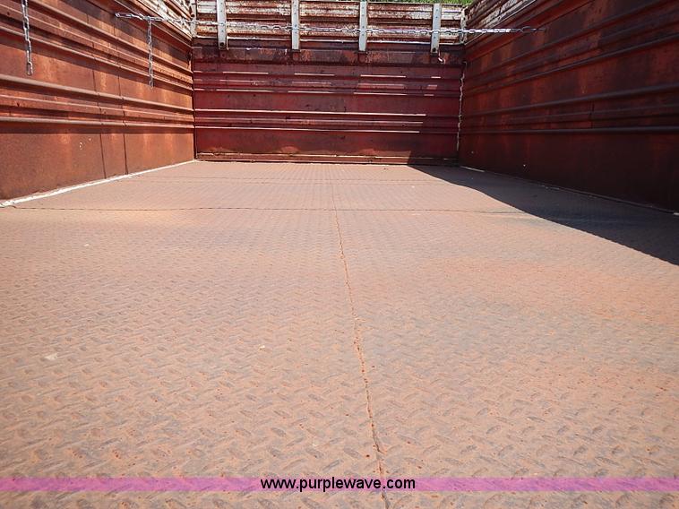 image for item I3558 1979 Ford F700 grain truck