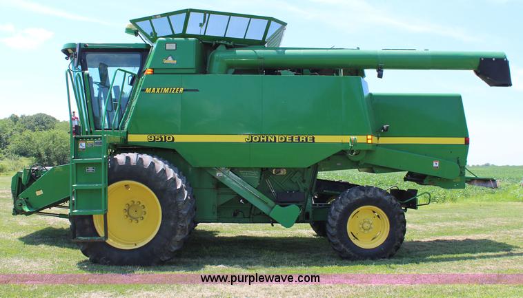 image for item J1066 1998 John Deere 9510 combine