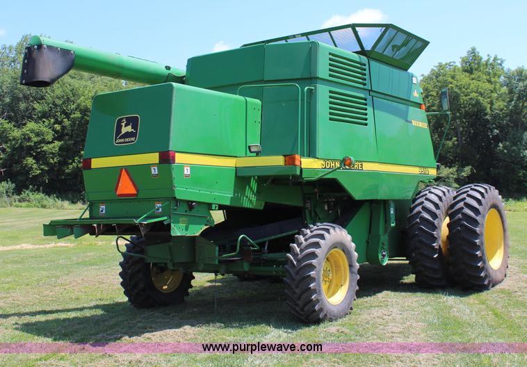 image for item J1066 1998 John Deere 9510 combine