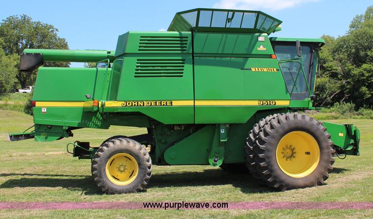 image for item J1066 1998 John Deere 9510 combine