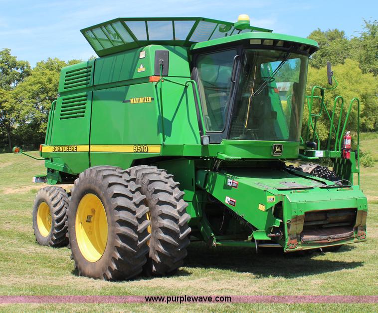 image for item J1066 1998 John Deere 9510 combine