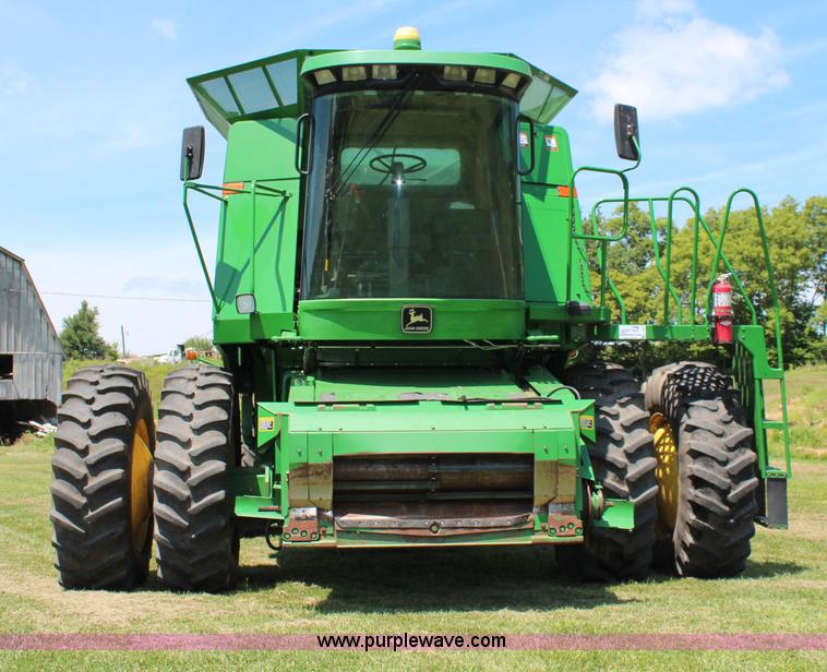 image for item J1066 1998 John Deere 9510 combine