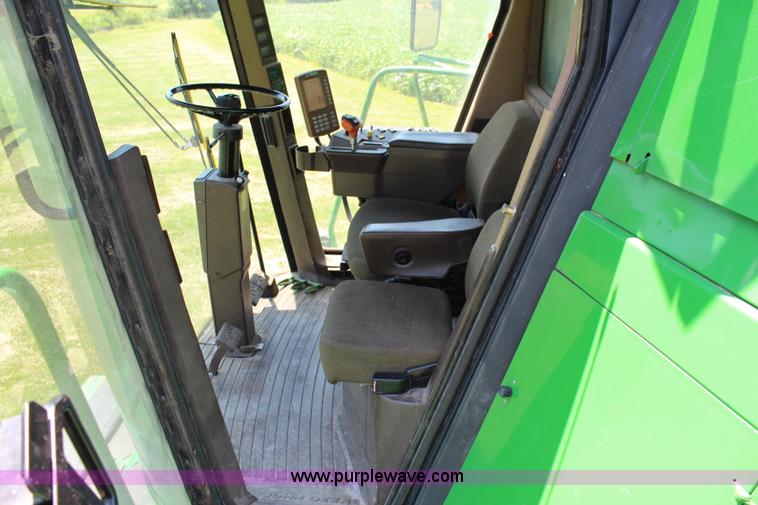 image for item J1066 1998 John Deere 9510 combine