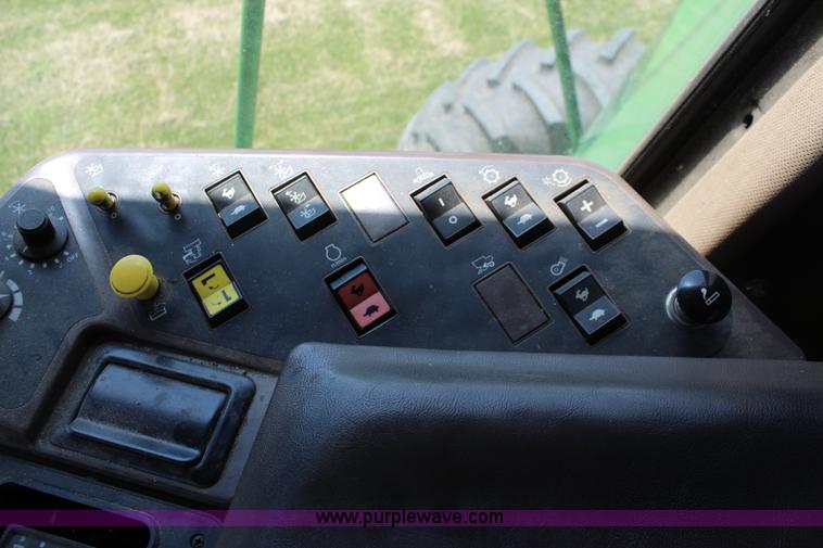 image for item J1066 1998 John Deere 9510 combine