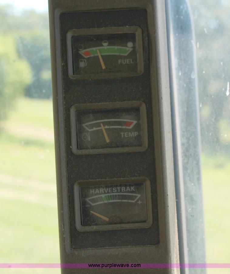 image for item J1066 1998 John Deere 9510 combine