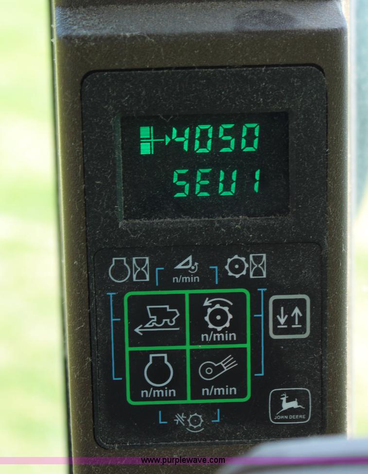 image for item J1066 1998 John Deere 9510 combine