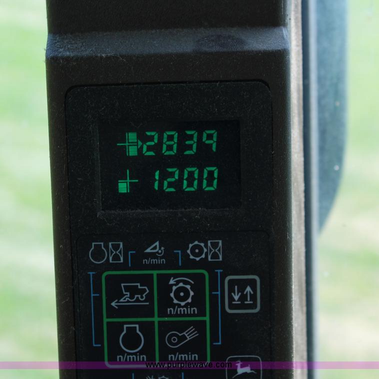 image for item J1066 1998 John Deere 9510 combine