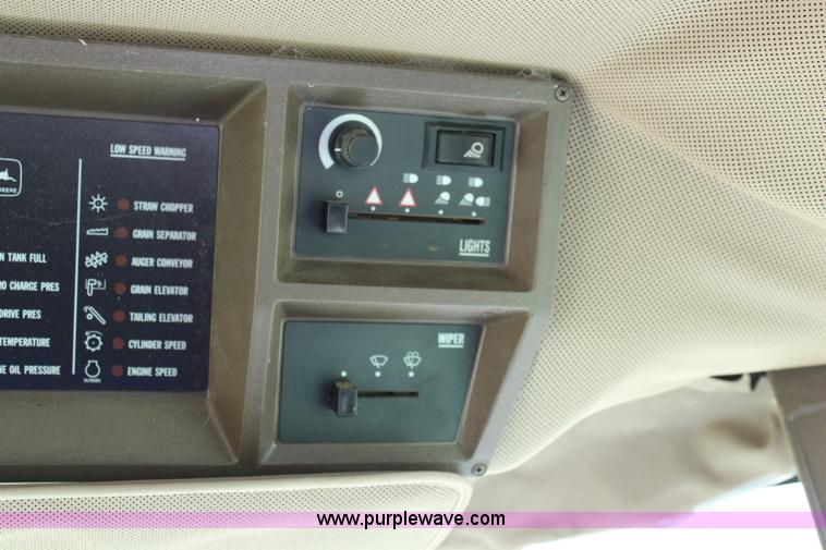 image for item J1066 1998 John Deere 9510 combine