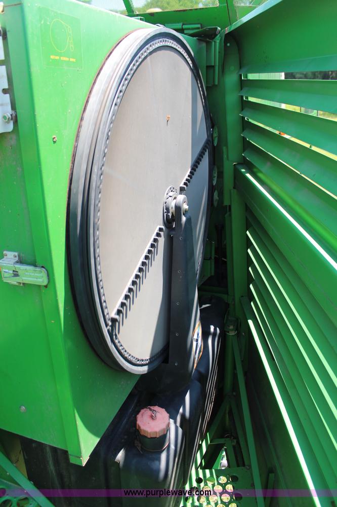 image for item J1066 1998 John Deere 9510 combine