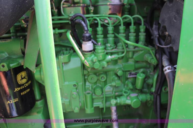 image for item J1066 1998 John Deere 9510 combine