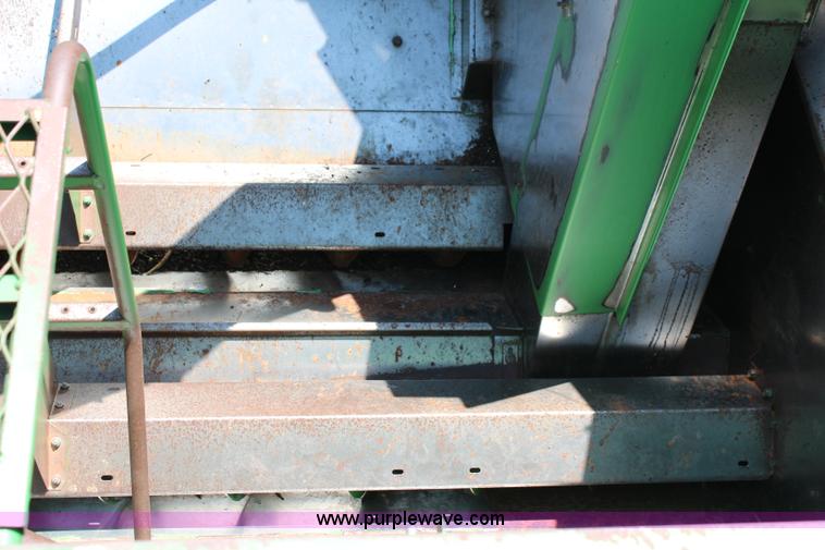 image for item J1066 1998 John Deere 9510 combine