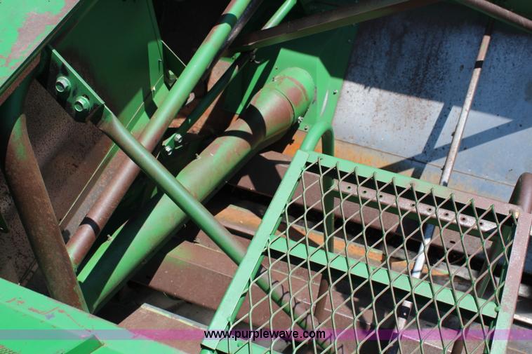 image for item J1066 1998 John Deere 9510 combine