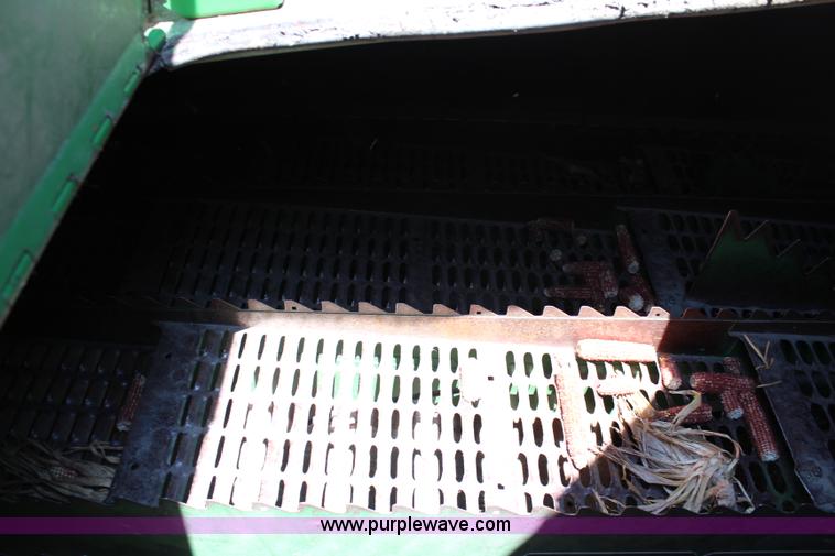 image for item J1066 1998 John Deere 9510 combine