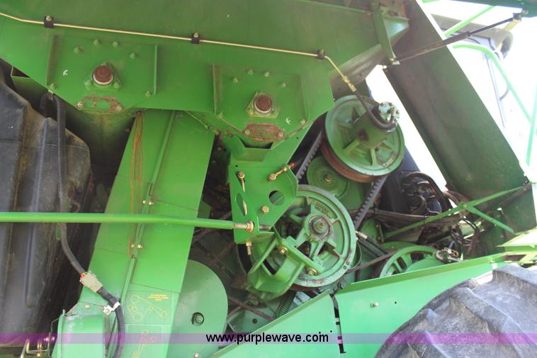 image for item J1066 1998 John Deere 9510 combine