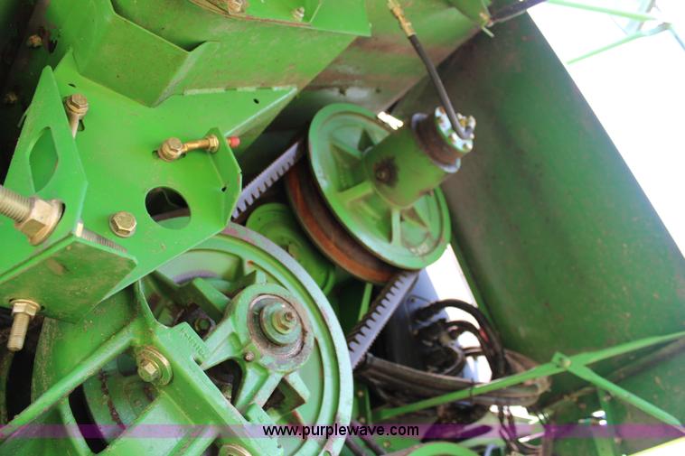 image for item J1066 1998 John Deere 9510 combine