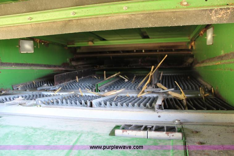 image for item J1066 1998 John Deere 9510 combine