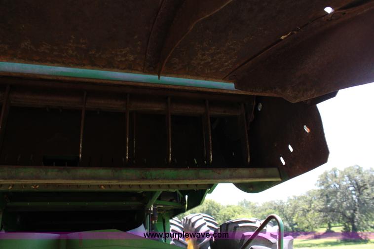 image for item J1066 1998 John Deere 9510 combine