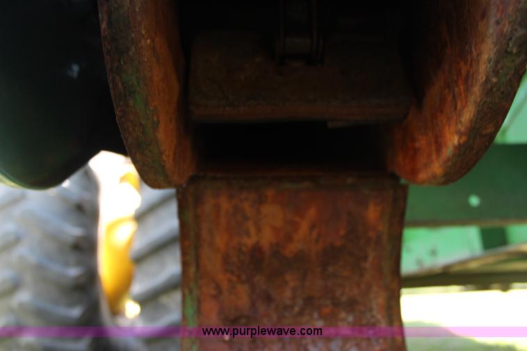 image for item J1066 1998 John Deere 9510 combine