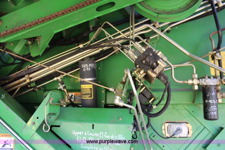 image for item J1066 1998 John Deere 9510 combine