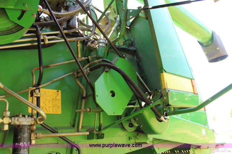 image for item J1066 1998 John Deere 9510 combine
