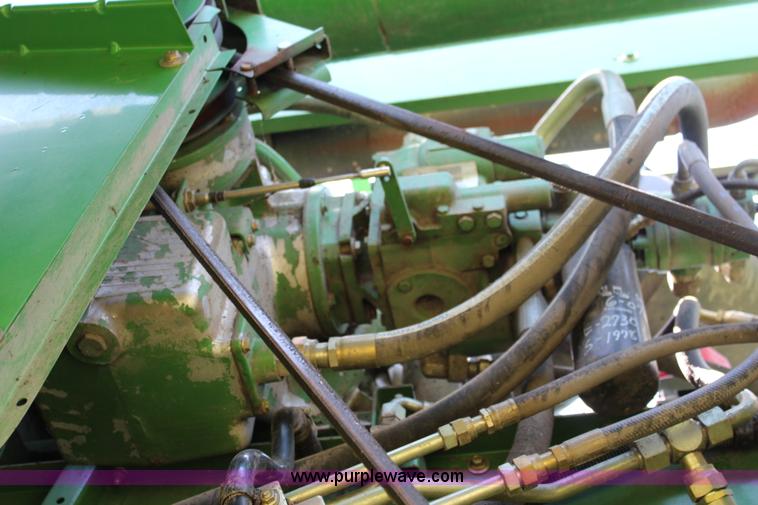 image for item J1066 1998 John Deere 9510 combine