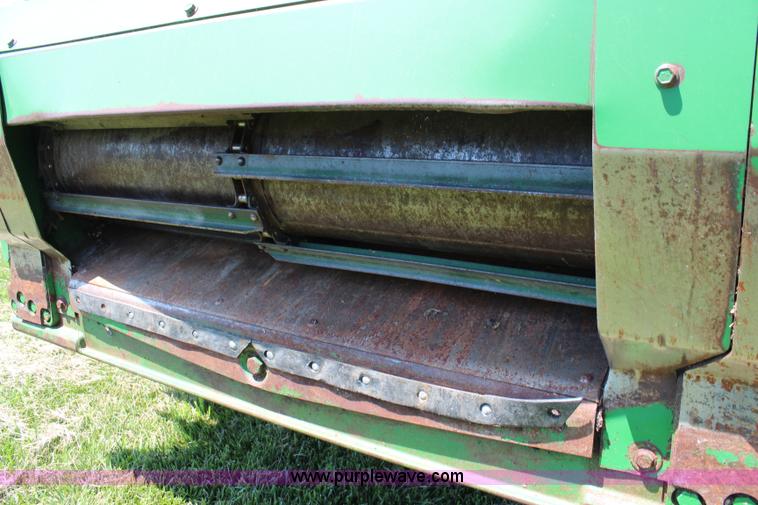 image for item J1066 1998 John Deere 9510 combine