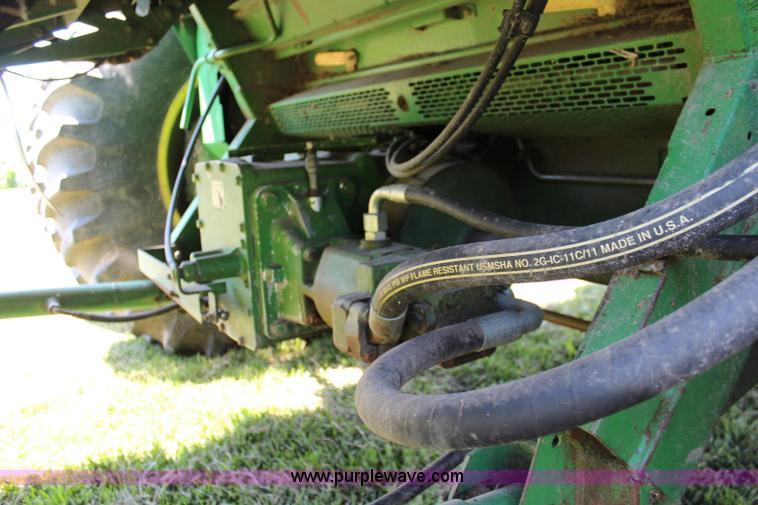 image for item J1066 1998 John Deere 9510 combine