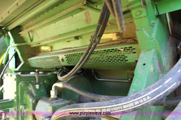 image for item J1066 1998 John Deere 9510 combine