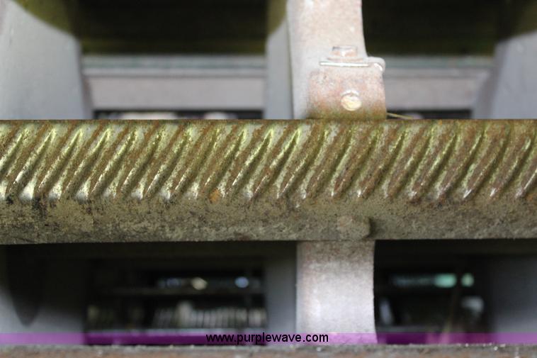 image for item J1066 1998 John Deere 9510 combine