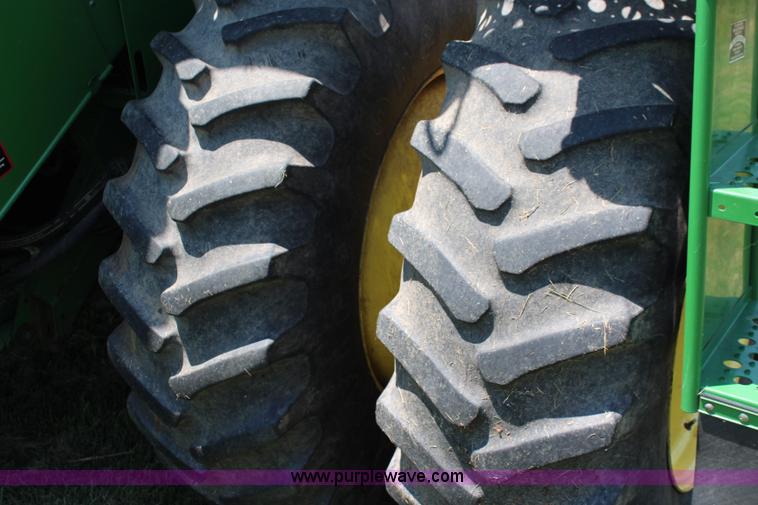 image for item J1066 1998 John Deere 9510 combine