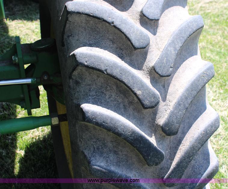 image for item J1066 1998 John Deere 9510 combine