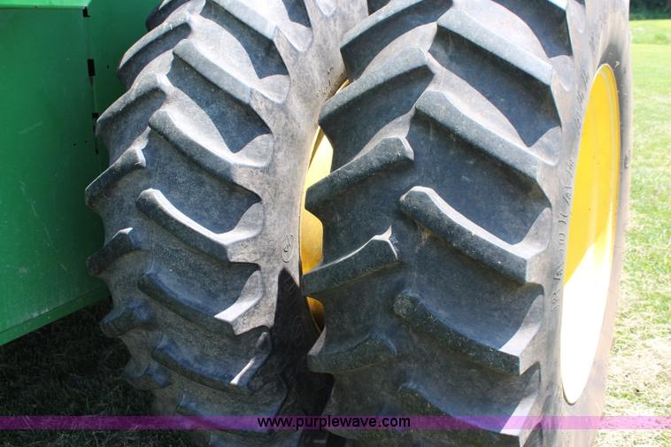 image for item J1066 1998 John Deere 9510 combine