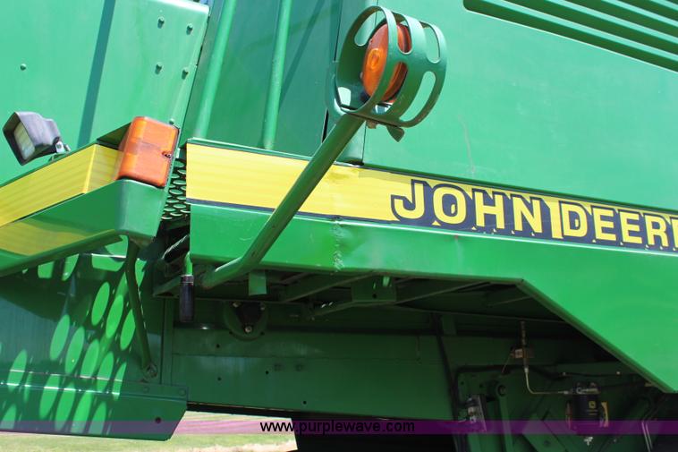 image for item J1066 1998 John Deere 9510 combine