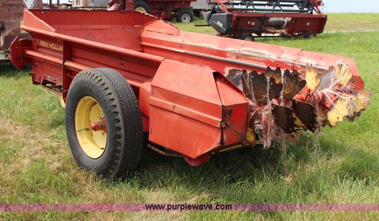 image for item J1086 New Holland 513 manure spreader