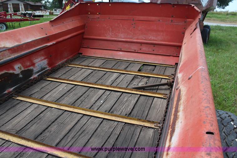 image for item J1086 New Holland 513 manure spreader
