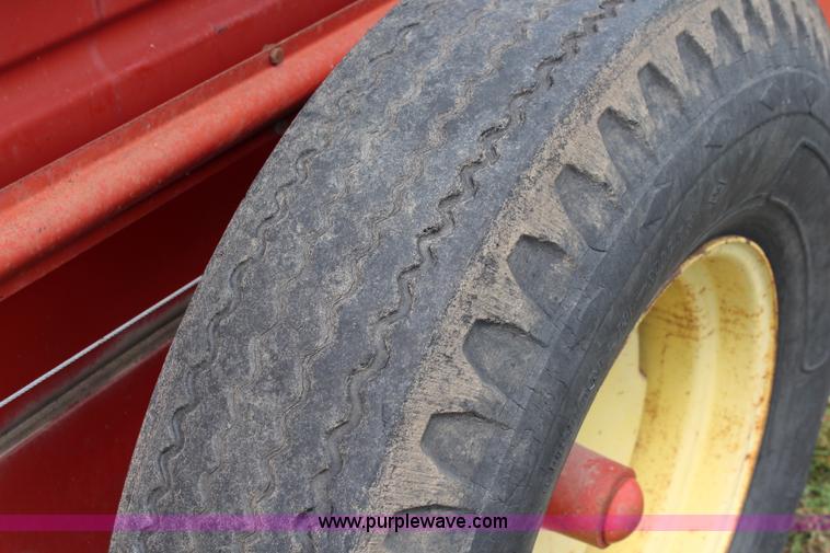 image for item J1086 New Holland 513 manure spreader