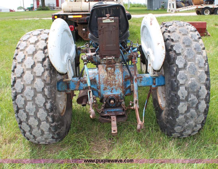 image for item J1182 1967 Ford 3000 tractor