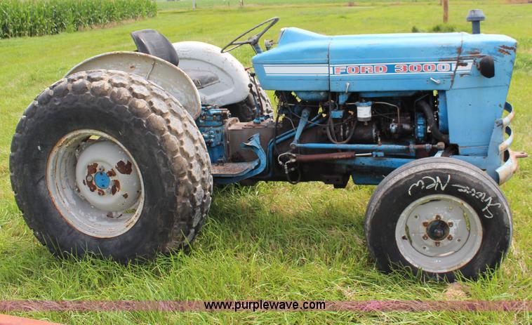 image for item J1182 1967 Ford 3000 tractor
