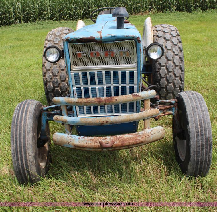 image for item J1182 1967 Ford 3000 tractor