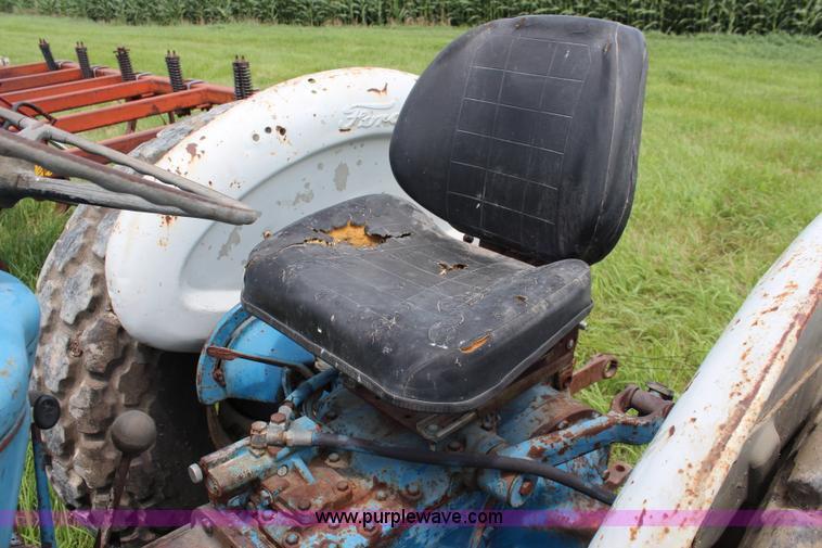 image for item J1182 1967 Ford 3000 tractor