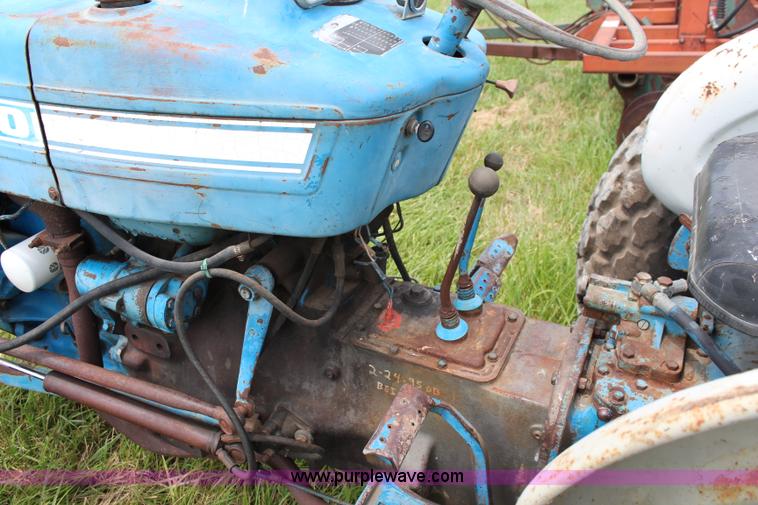 image for item J1182 1967 Ford 3000 tractor