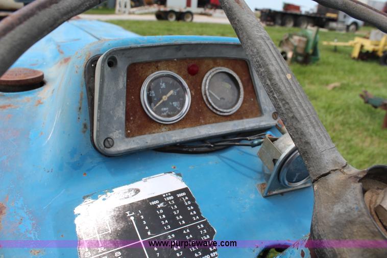 image for item J1182 1967 Ford 3000 tractor