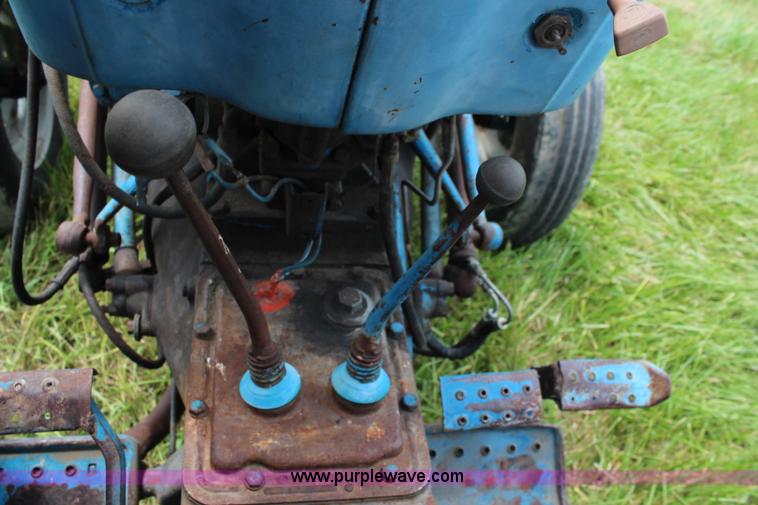 image for item J1182 1967 Ford 3000 tractor
