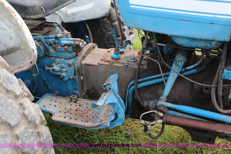 image for item J1182 1967 Ford 3000 tractor