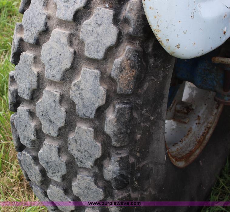 image for item J1182 1967 Ford 3000 tractor