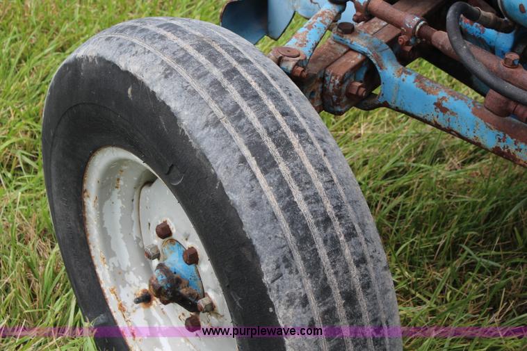 image for item J1182 1967 Ford 3000 tractor