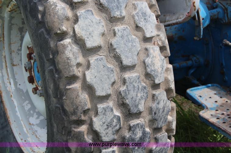 image for item J1182 1967 Ford 3000 tractor