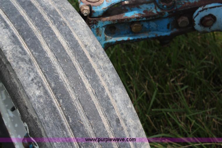 image for item J1182 1967 Ford 3000 tractor