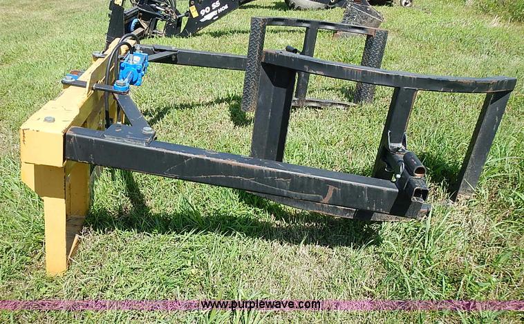 image for item J2065 Superior round bale buggy